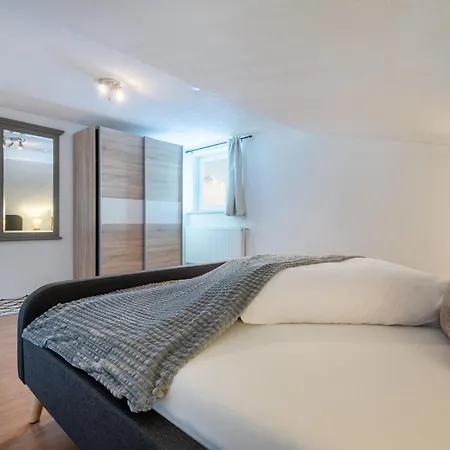 Prince Apartment *